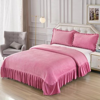 Cuvertura de pat 3 piese cu volan COD LUN09 Cuvertura de pat 3 piese cu volan COD LUN09