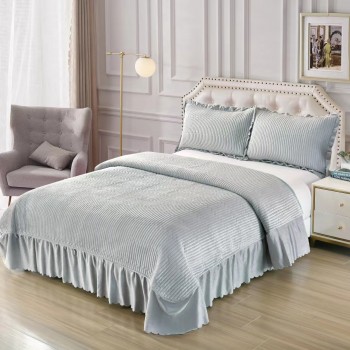 Cuvertura de pat 3 piese cu volan COD LUN10 Cuvertura de pat 3 piese cu volan COD LUN10