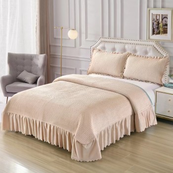 Cuvertura de pat 3 piese cu volan COD LUN11 Cuvertura de pat 3 piese cu volan COD LUN11