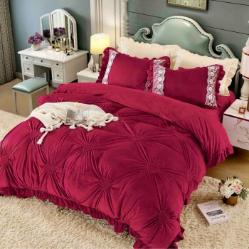 Lenjerii de pat Catifea 4 piese cu inimioare brodate COD BIP09 Lenjerii de pat Catifea 4 piese cu inimioare brodate COD BIP09