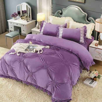 Lenjerii de pat Catifea 4 piese cu inimioare brodate COD BIP11 Lenjerii de pat Catifea 4 piese cu inimioare brodate COD BIP11